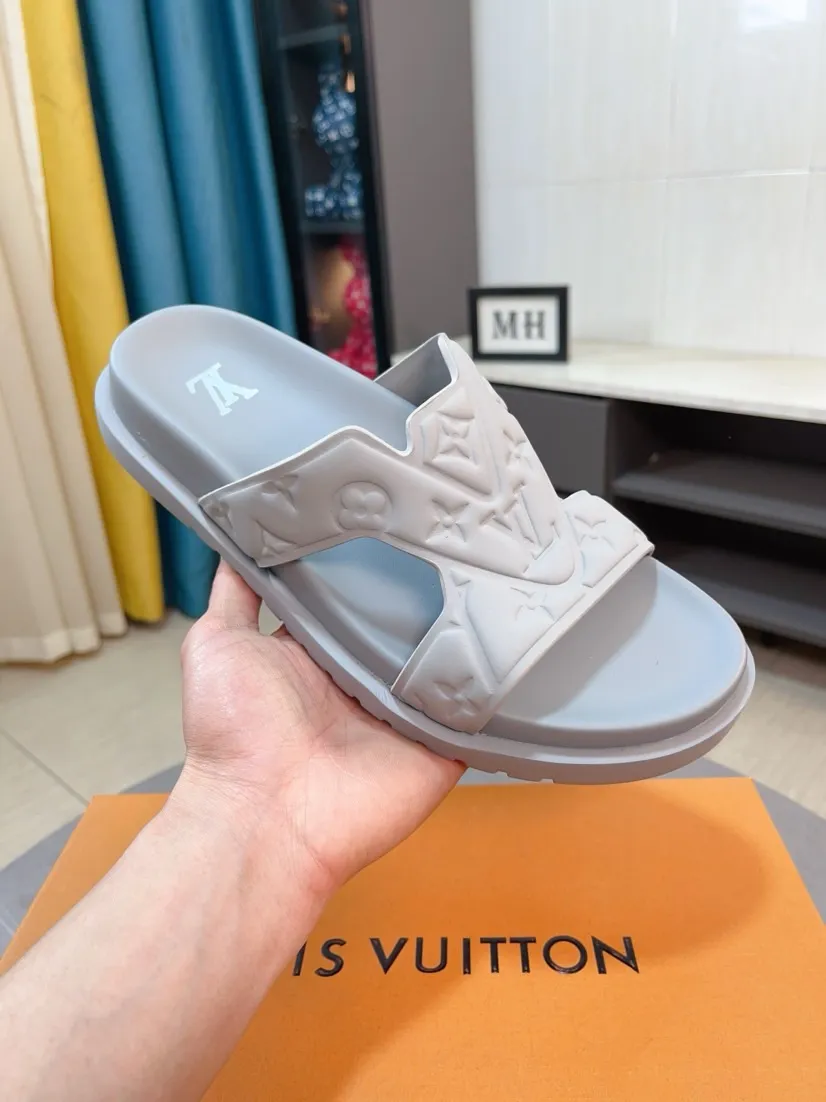 Men's shoes 💰360🌹🌹 (lv-Louis Vuitton) new men's sandals, high-end boutique, exquisite embossed logo decoration on the upper, fine workmanship, super soft soles, casual, loose and comfortable, a must-have in summer! \nsize：38-44